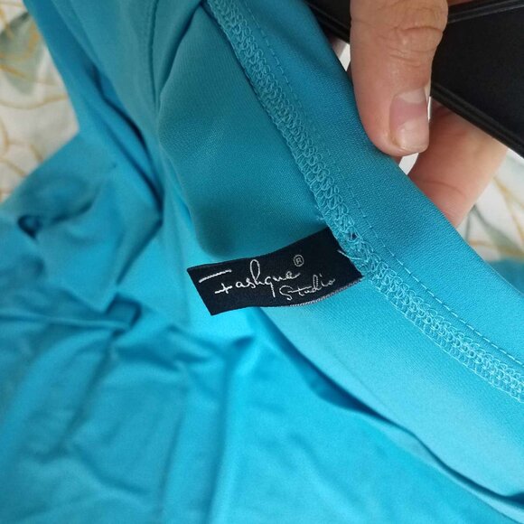 Casual Top w/CUTOUT SLEEVES Unique & Soft, Very Nice Top, MADE IN USA, Turquoise - Picture 4 of 5